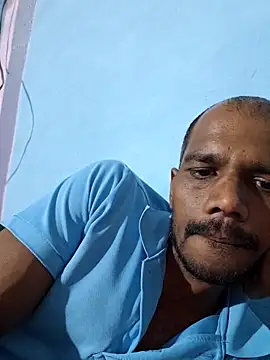 Daddyishere_19 live cam