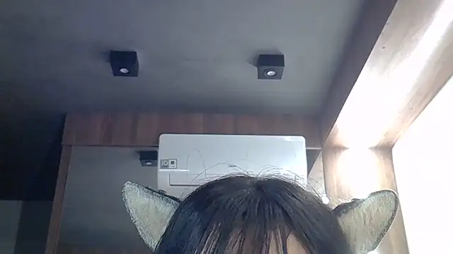 SkinnyKitten live cam