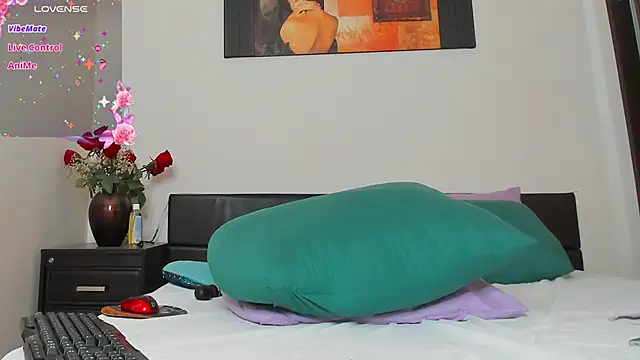 GoldenLunaa webcam
