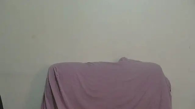sluttylaura21 webcam
