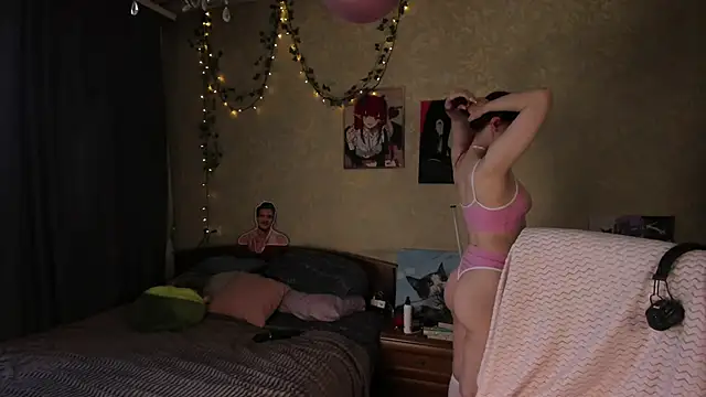Love_is_Lola webcam