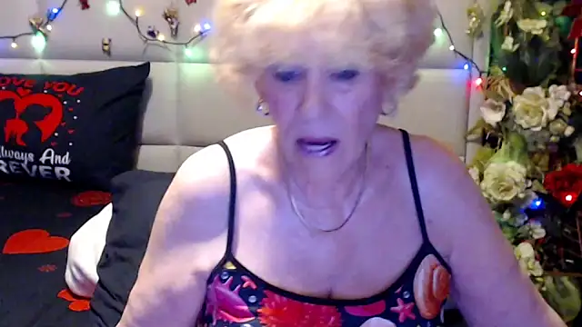 HappyWomanOn webcam