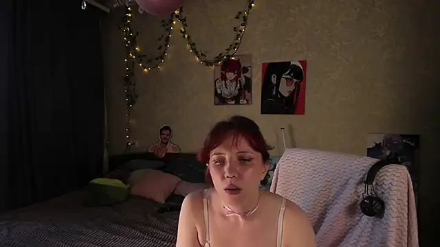 Love_is_Lola webcam