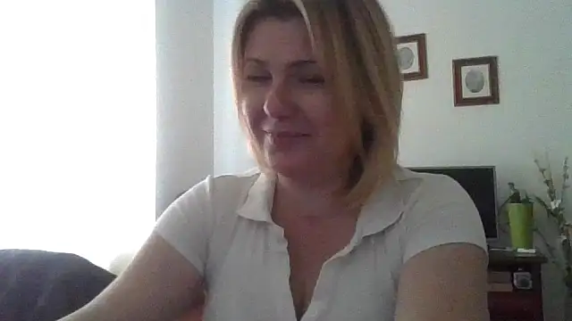ElenaLove888 webcam