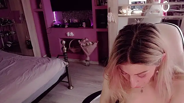 AnnieGOld_ webcam