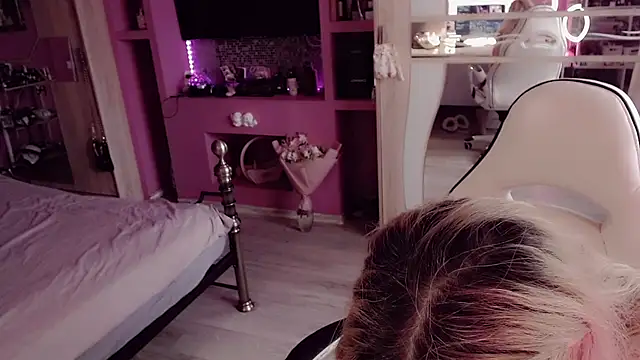 AnnieGOld_ webcam