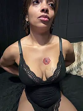 Rakiyahcharms webcam