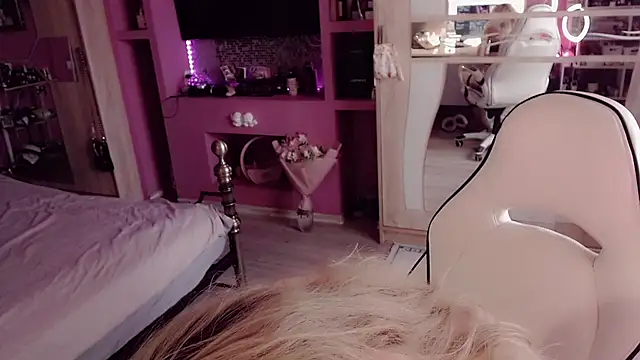 AnnieGOld_ webcam
