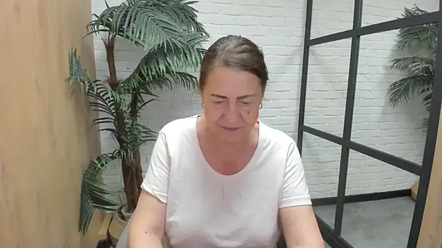 LindaPassionate live cam