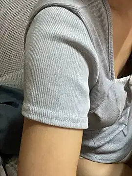 Mina048 webcam