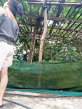 Linda-yiyi live cam