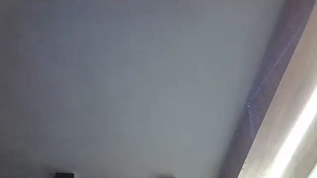 SkinnyKitten live cam