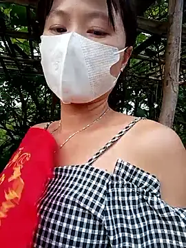 Linda-yiyi live cam