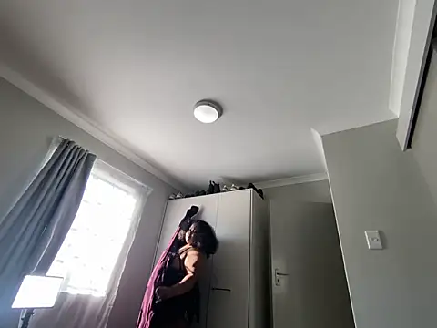 MissLola27 webcam