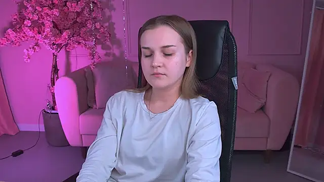 Watch LissaTelor live on EroticFlix - High definition streams