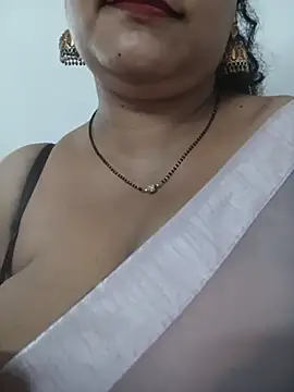 Nyra-23 live sex cam