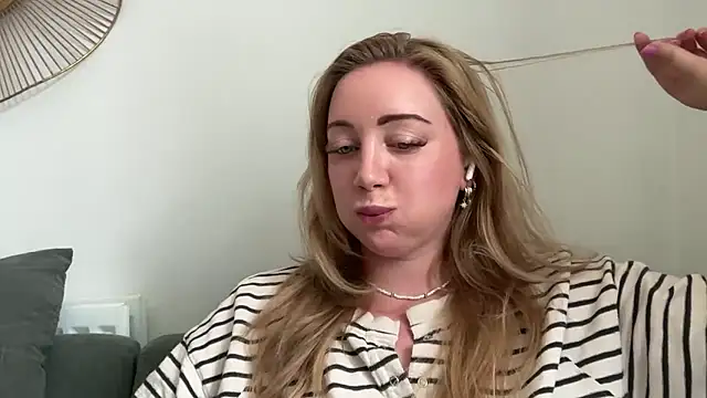 arielsweetieee webcam