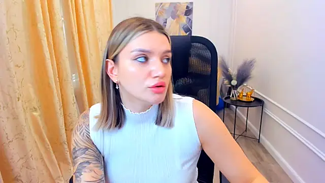SelenaeMoore webcam