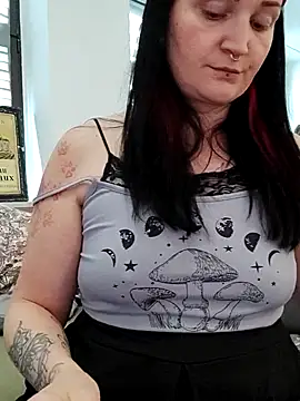 CurvyHornyTiffy webcam