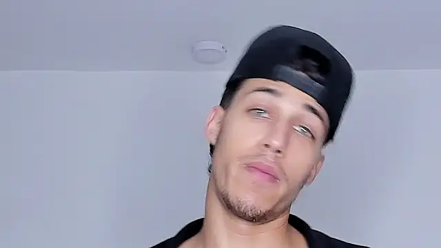 Zelonelelle - Male webcam sex chat