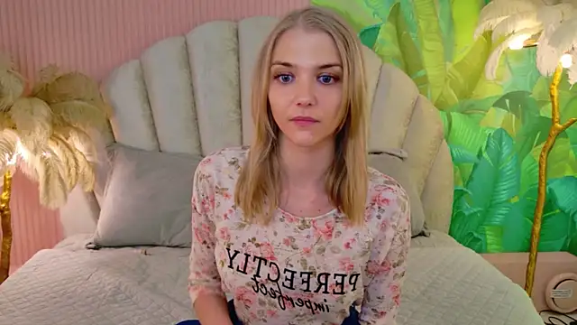 4example_Chloe webcam
