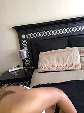 Littlehunie webcam