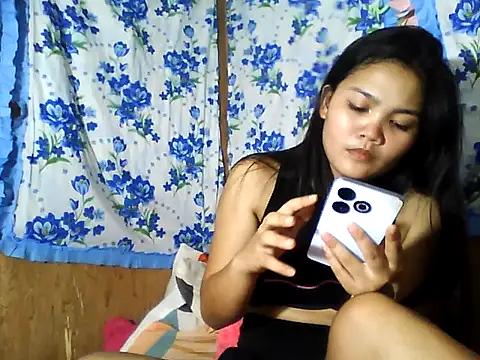 PinaySkinnyJust18 webcam