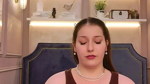 Anora_Mills webcam