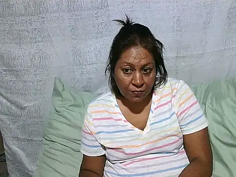 IndianSexyMilf69 webcam