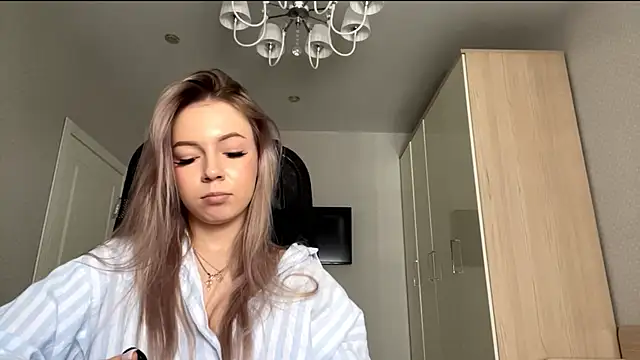 CuriousBloom webcam