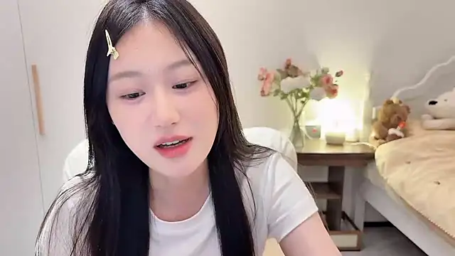 Hu-uzzzZ live cam on StripChat