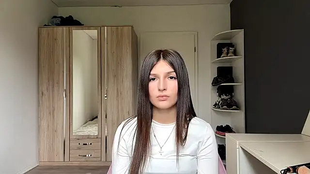SpanishRooter live cam on StripChat