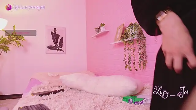 Lucyanajoi webcam