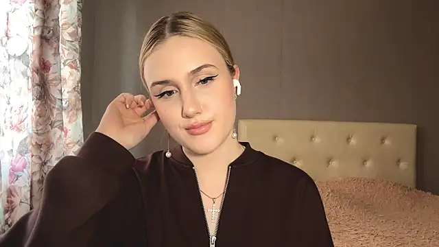 sachikospyies - SachikoSpyies's free webcam - UK Sex Cams