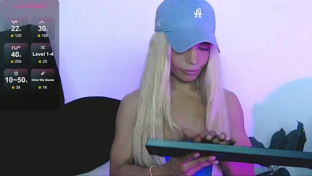 SarahRaynex webcam