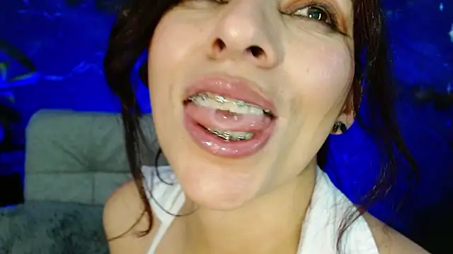 Watch julieth_sex1 live on EroticFlix - High definition streams