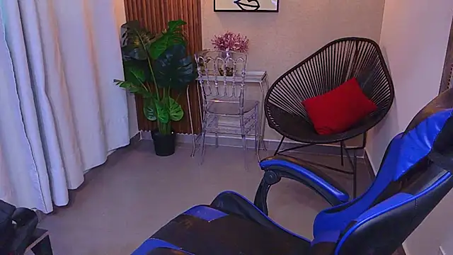 kenya--buhle (F young) - F/MACHINE IN ASS