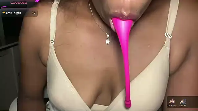 classy_kritii webcam