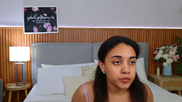 Luna_Cortier webcam