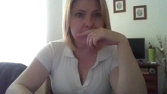 ElenaLove888 webcam