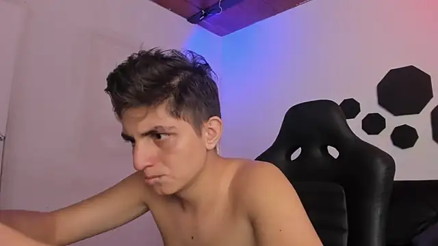 atilaepic live cam on StripChat
