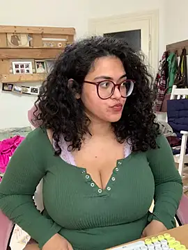 Curvydesifromgermany webcam