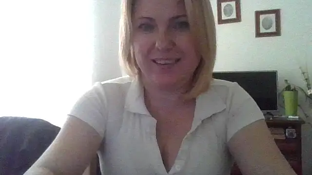 ElenaLove888 webcam