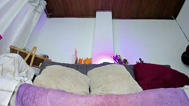 emely_exotic live cam
