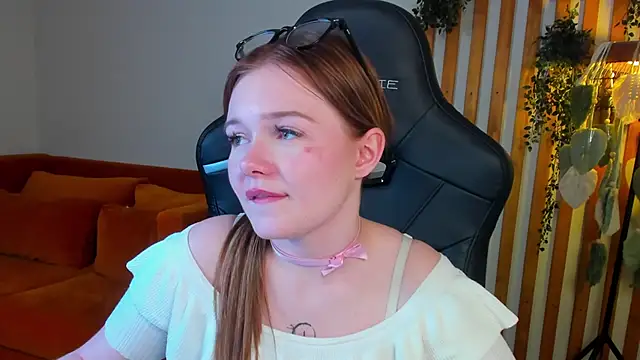 ElinaVale webcam