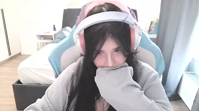 LunarMia webcam