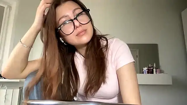 DionePoague webcam