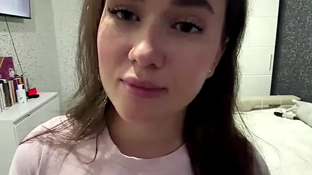 cuteshowy - Cuteshowy's free webcam - UK Sex Cams