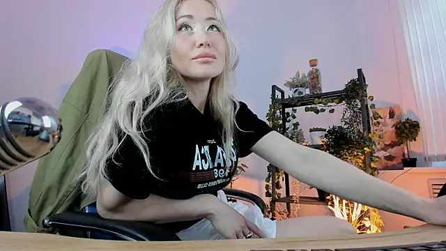 AstraMonroe live cam
