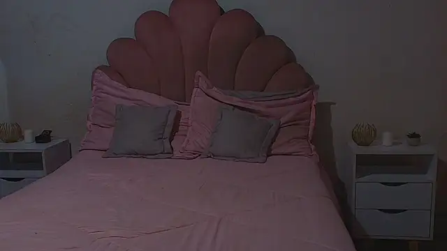 MiaColucci18 webcam